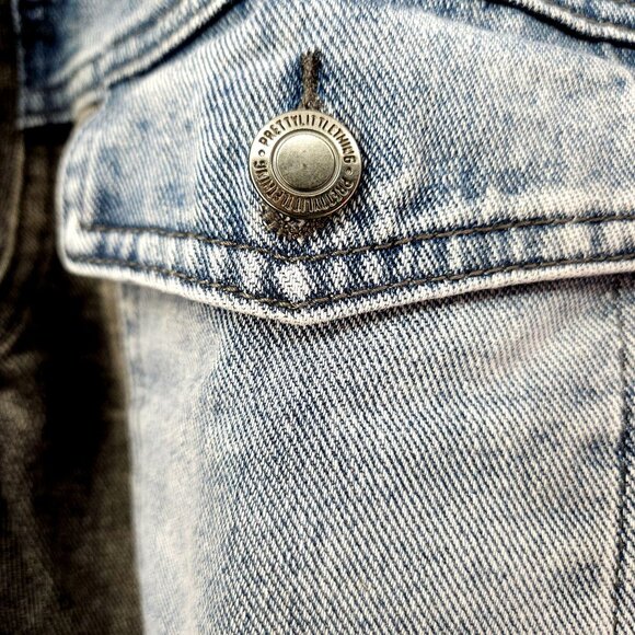 Womens Pretty Little Thing Cropped Denim Jacket Black & Blue Frayed Hem Size 6 - Picture 15 of 16